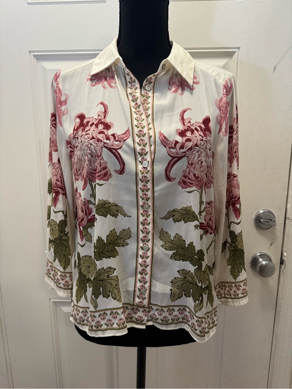 Rose & Olive Cream Button-Down Shirt with Pink Floral Motif 0159